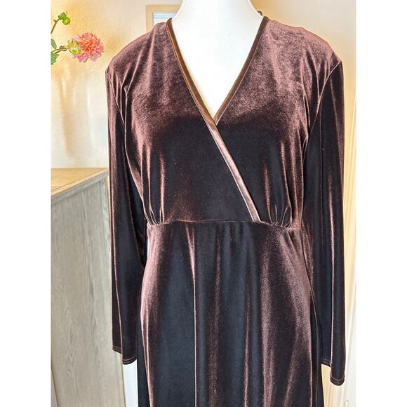 K.C. Spencer New York | Brown Velvet Fit and Flare Long Sleeve Dress | 12 - Picture 5 of 13